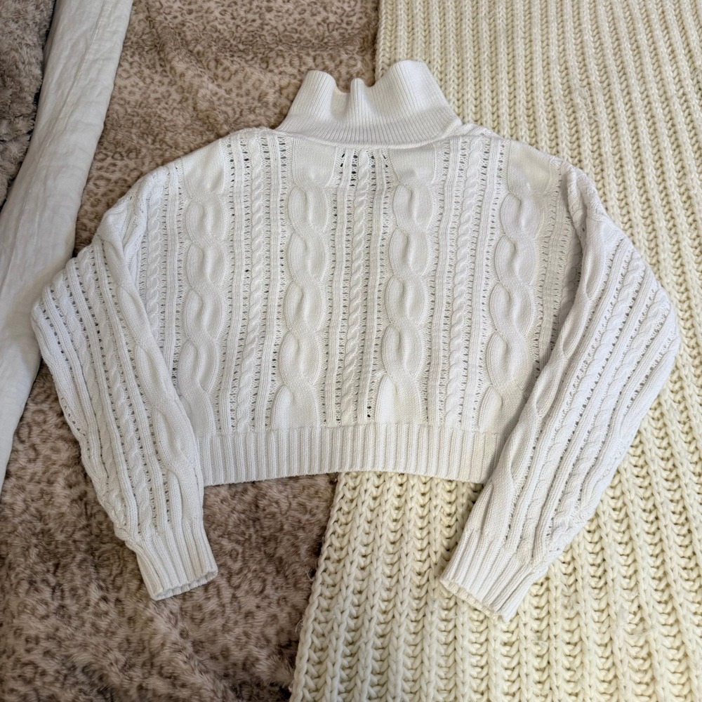Hollister White Cable Knit Cropped Polo Sweater Size Small Womens V-Neck - Picture 4 of 5